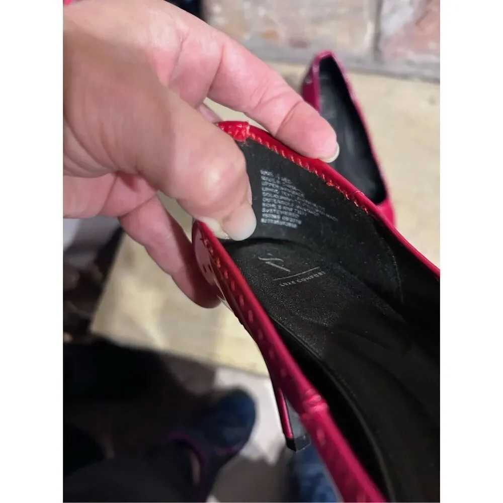 Women’s Patent Pointed-Toe Pumps in Fuchsia